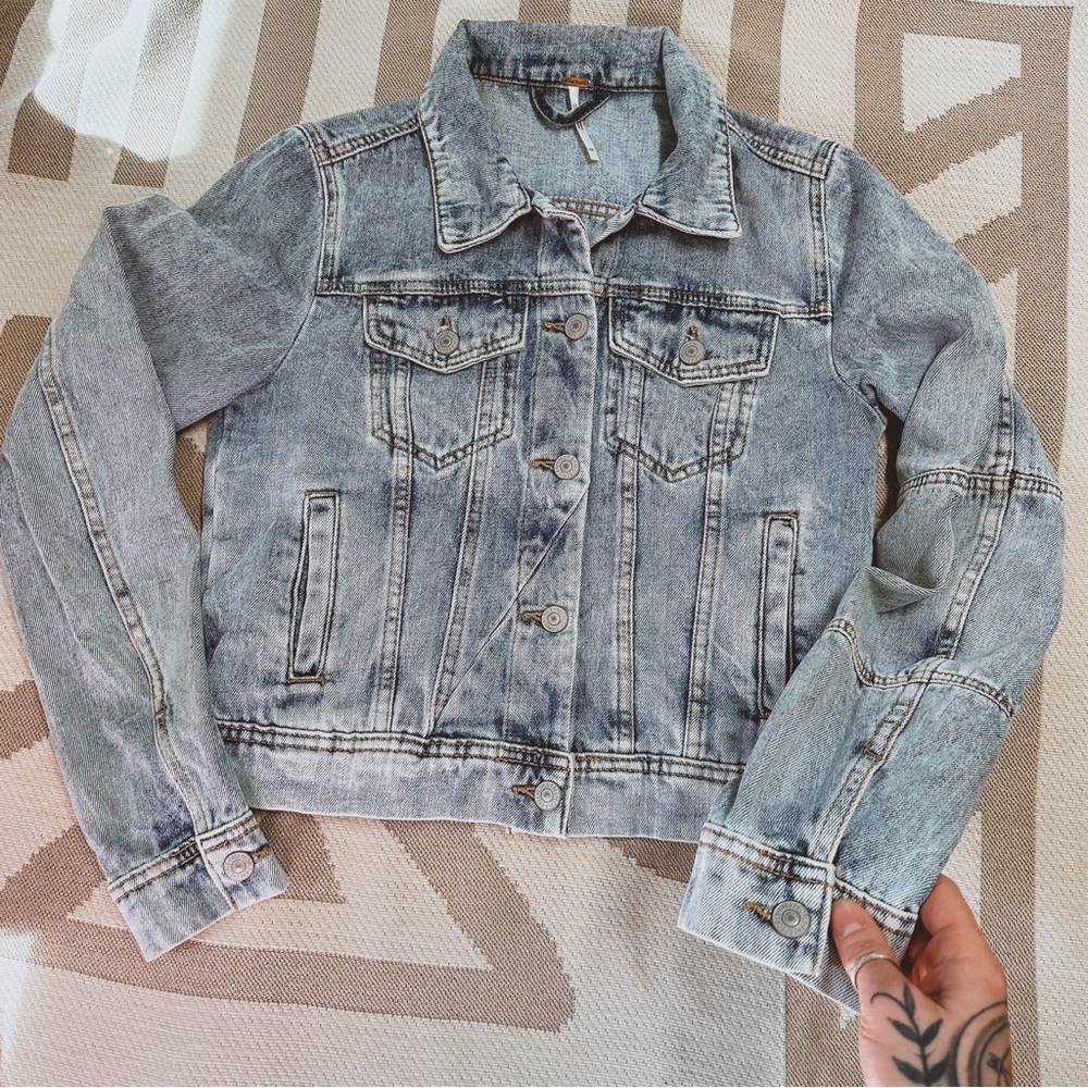 Free People rumors acid wash cropped jean jacket XS